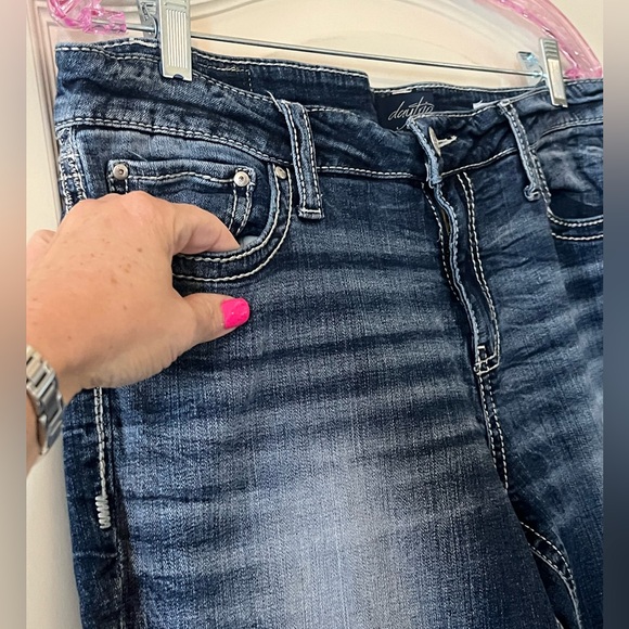 Daytrip Women’s Vintage Medium Wash Distressed Jeans 34W/32L - Picture 4 of 12